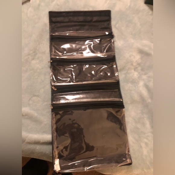 EUC roll out jewlery or makeup travel holder and organizer - Picture 6 of 7